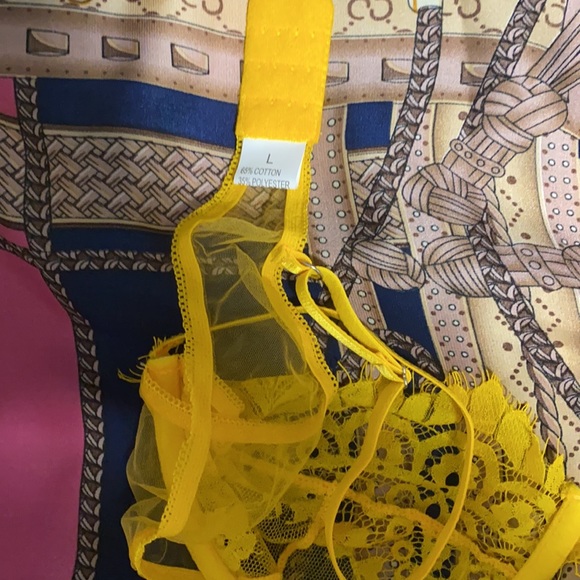 Yellow lingerie set - Picture 4 of 4